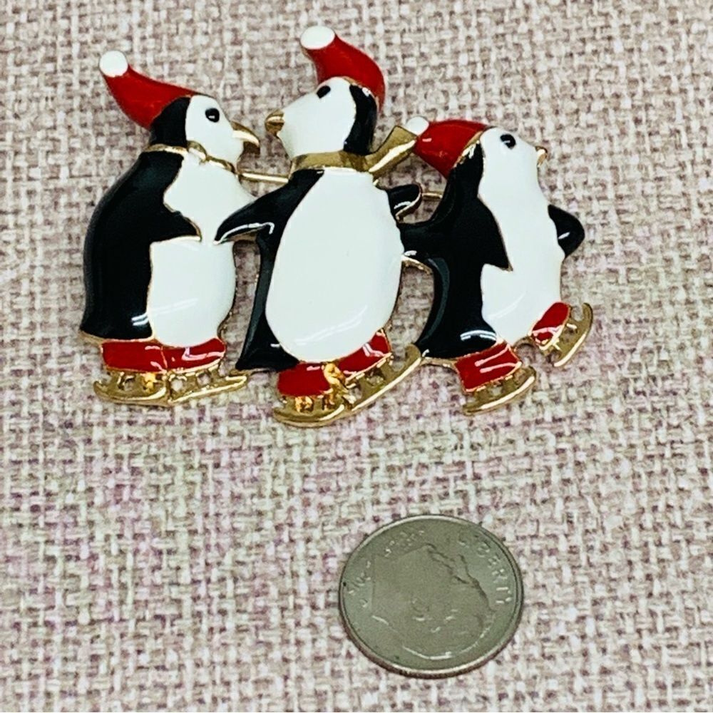 Ice Skating Penguins Brooch‎